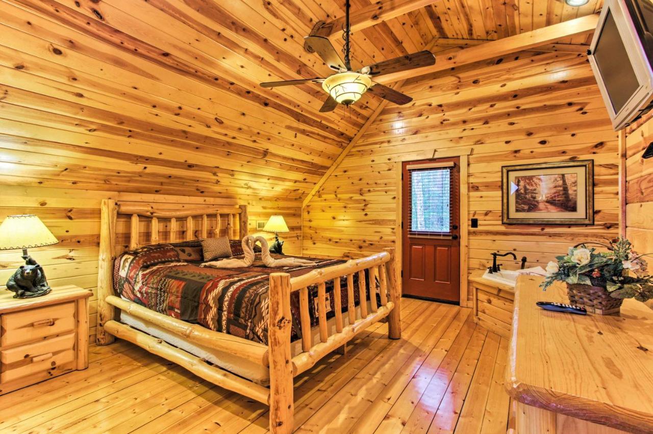 Gatlinburg Cabin With Resort Pool By National Park! Exterior photo
